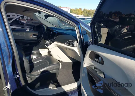 2018 Chrysler Pacifica Hybrid Touring L z USA, uszkodzony, nr VIN 2C4RC1L76JR133494